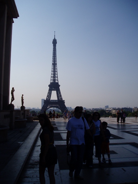 Eiffeltårnet med morgenhimmel